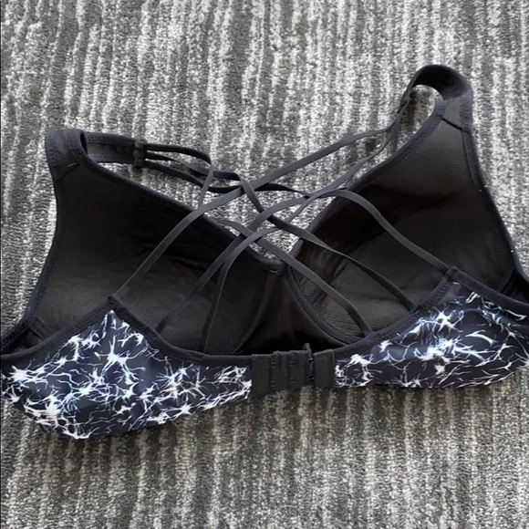 Sports bra - Picture 2 of 2